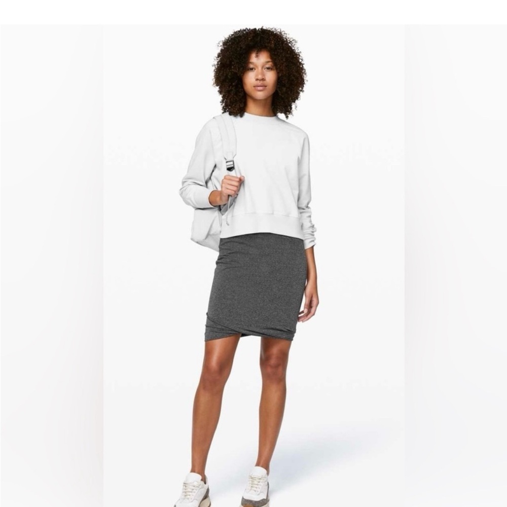 Lululemon grey soft pencil skirt size 6